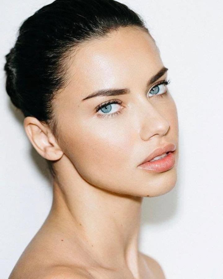 Adriana Lima Cute Image
