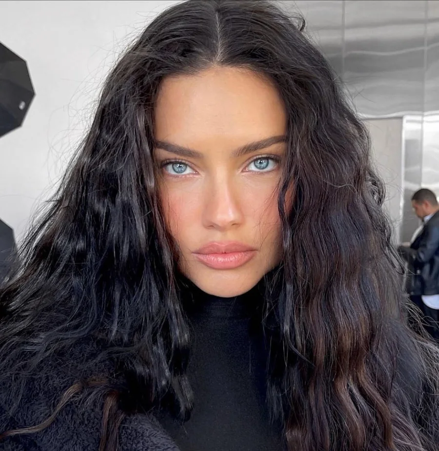 Adriana Lima Facebook Images