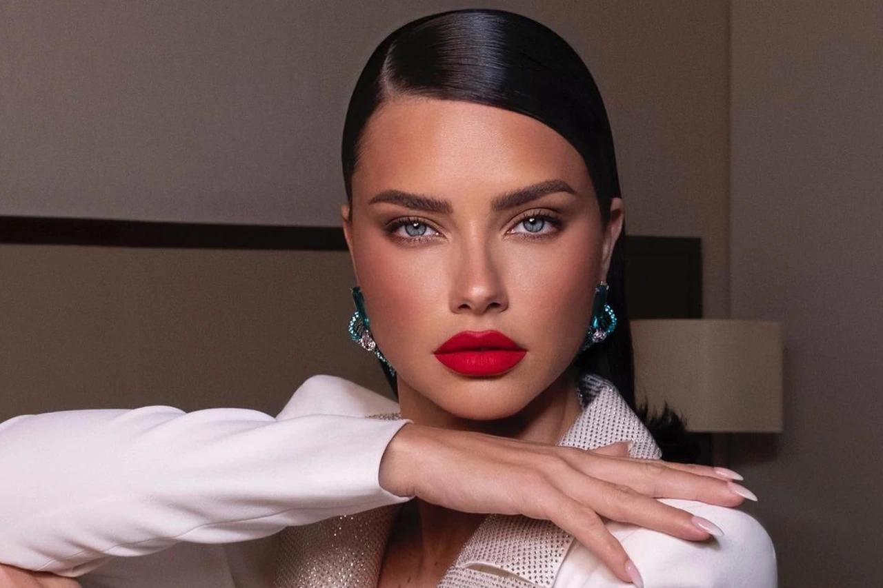 Adriana Lima (Brazilian Model & Actress) Age, Biography, Boyfriend, Marriage, Husband, Family, Children, Career, Early Life, Education, Net Worth, Life Stories & More