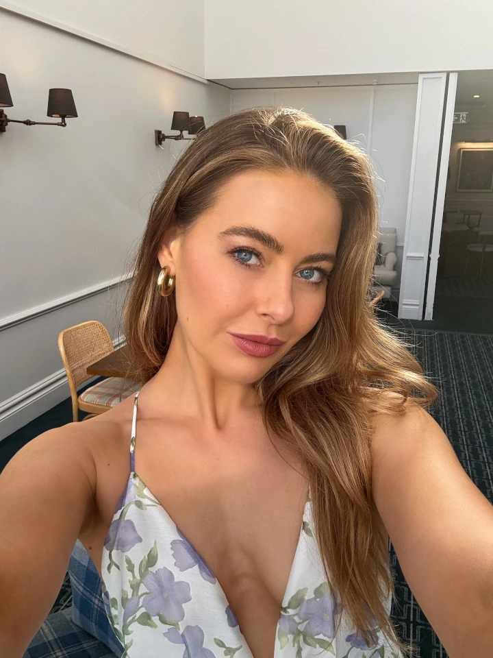 April Rose Pengilly Instagram