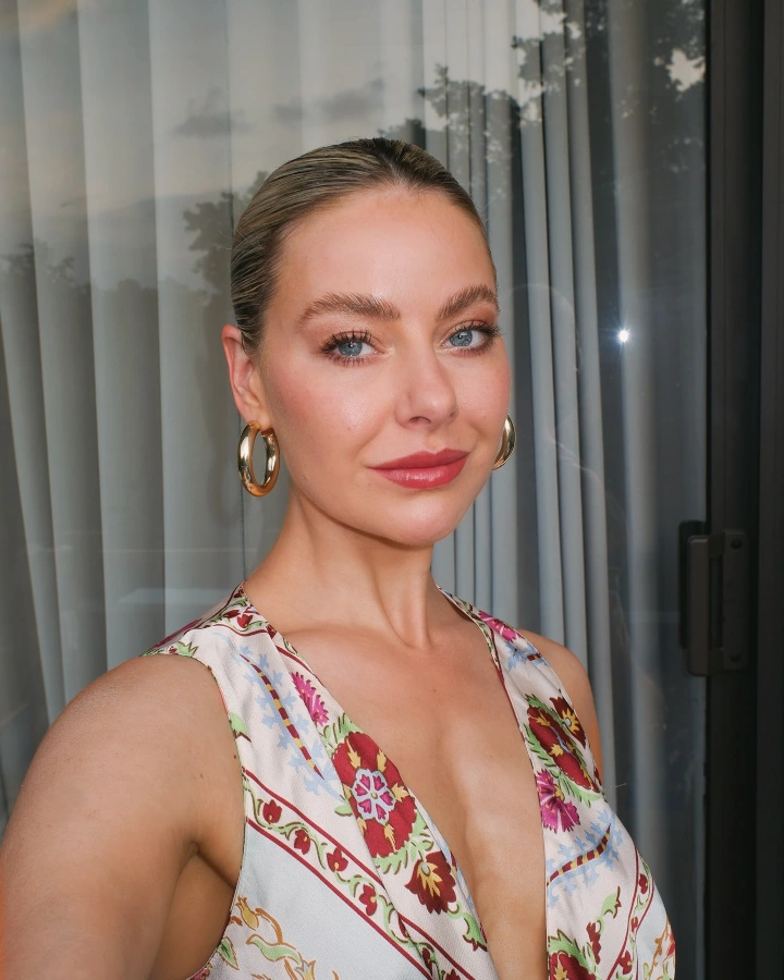April Rose Pengilly Net Worth