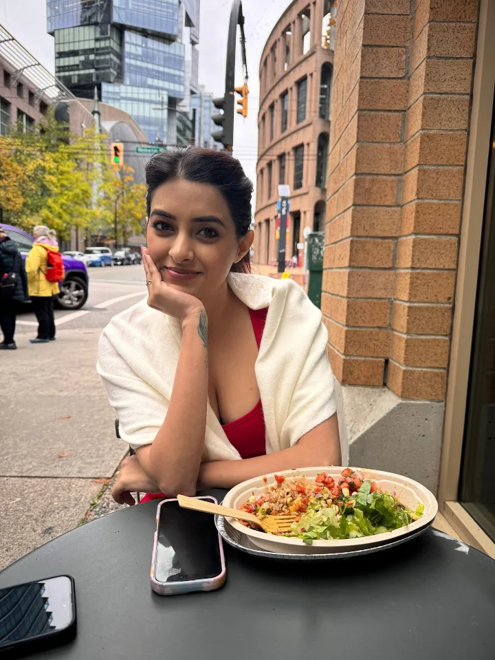 Ayushi Shekhawat Hot Cleavage