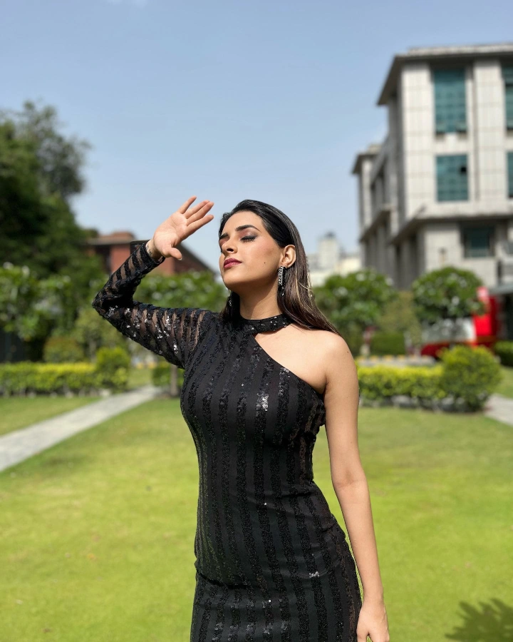 Ayushi Shekhawat Instagram Images