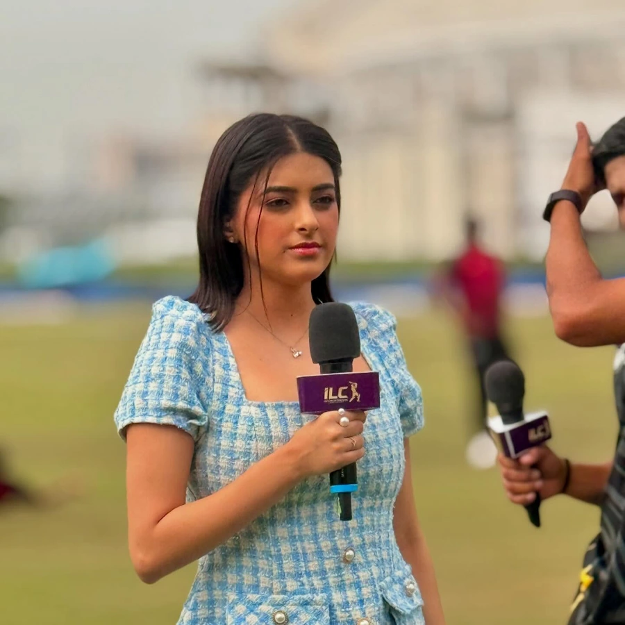 Ayushi Shekhawat Looking Stunningly Gorgeous