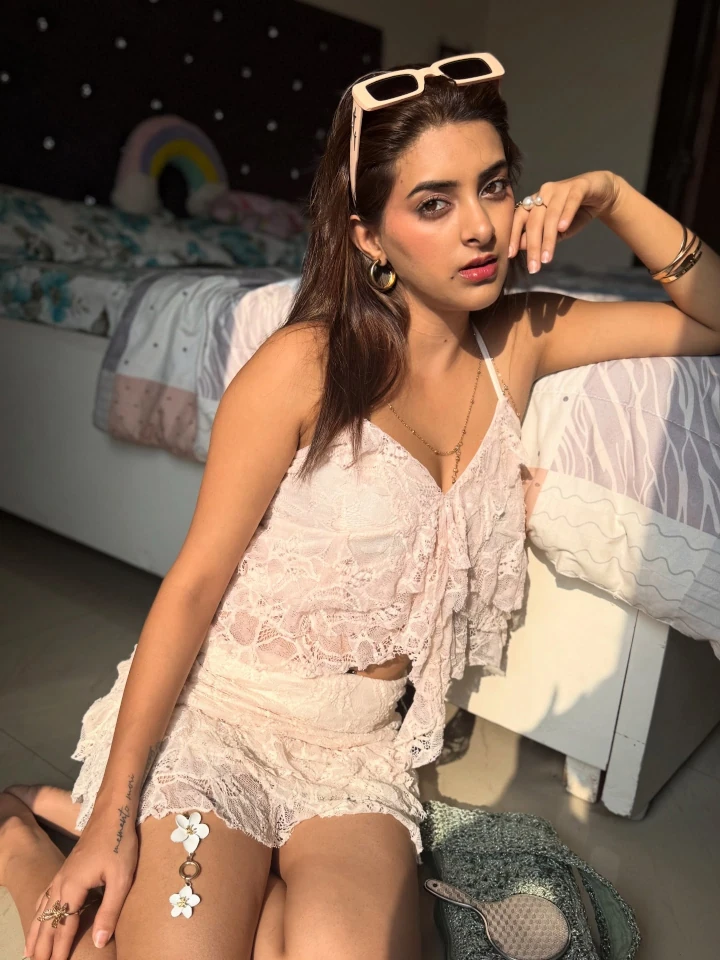 Ayushi Shekhawat Prettiest and Deep Cleavage