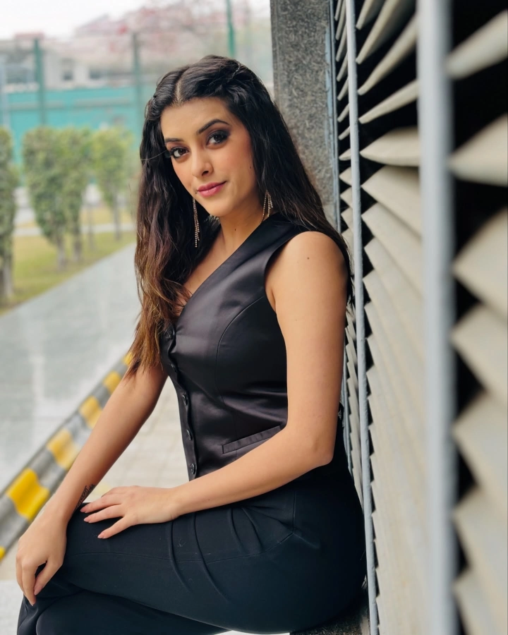 Ayushi Shekhawat Weight