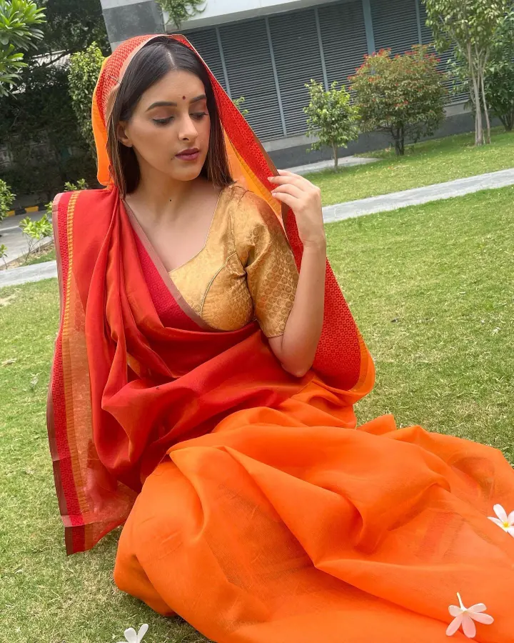 Ayushi Shekhawat looking Cute in Saree