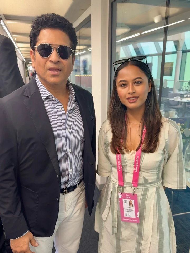Gargi Raut with Sachin Tendulkar