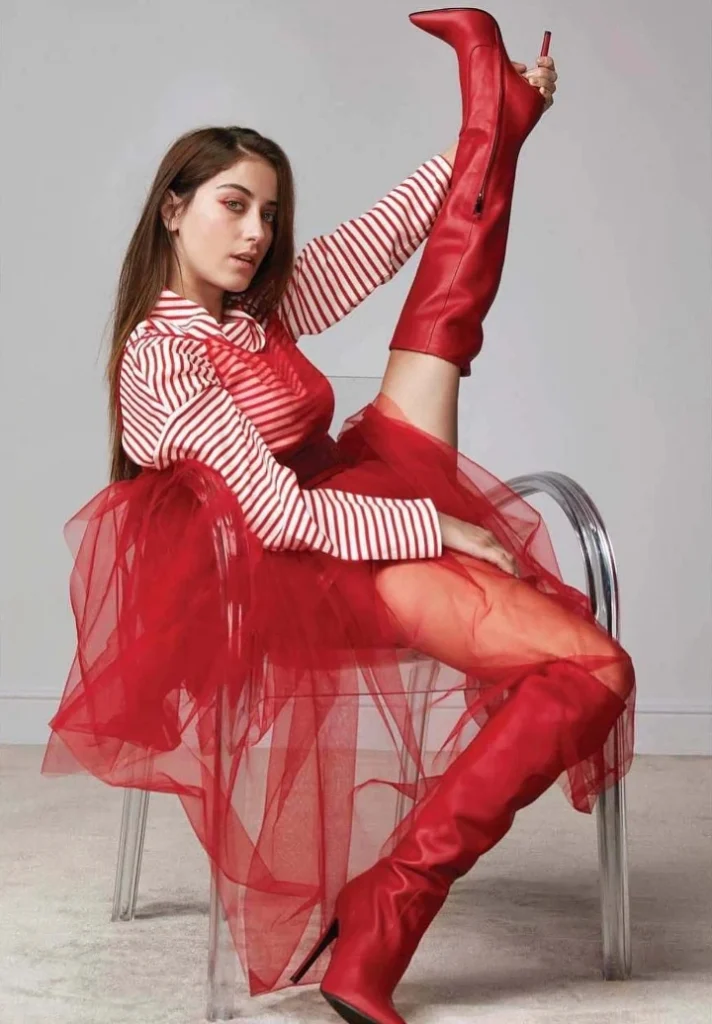 Hazal Kaya Beautiful Legs