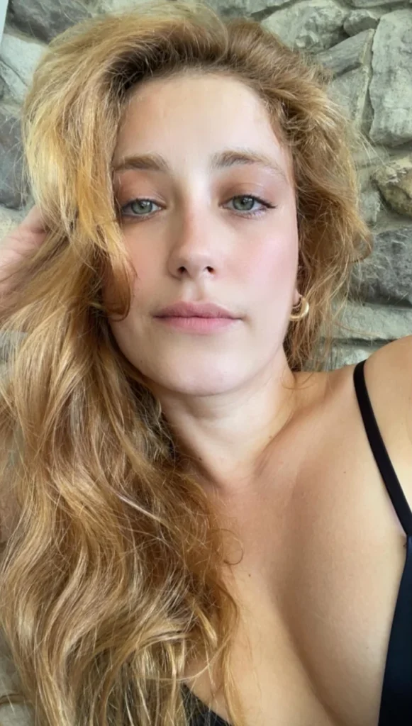 Hazal Kaya Hot