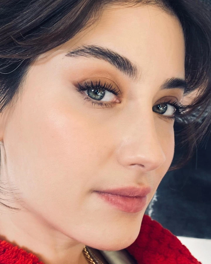Hazal Kaya Twitter
