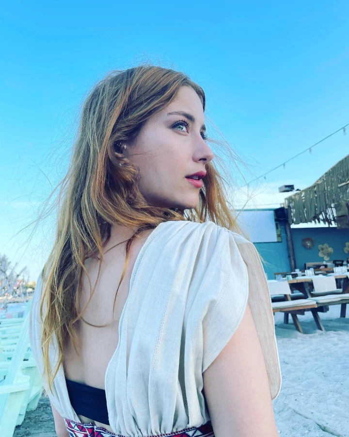Hazal Kaya beautiful back