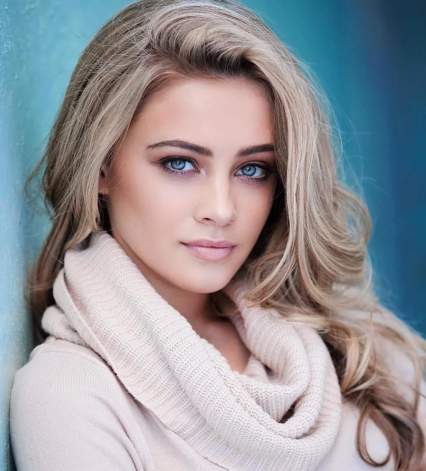 Josephine Langford Cute Eyes