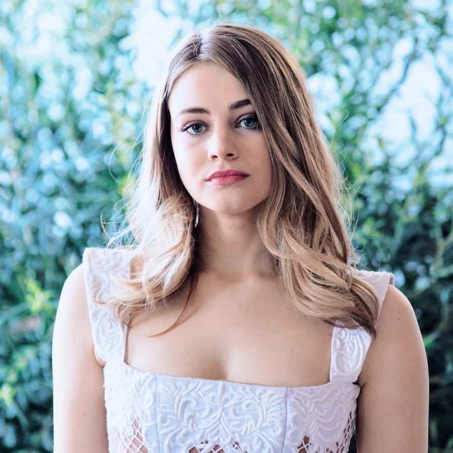 Josephine Langford Hot Cleavage