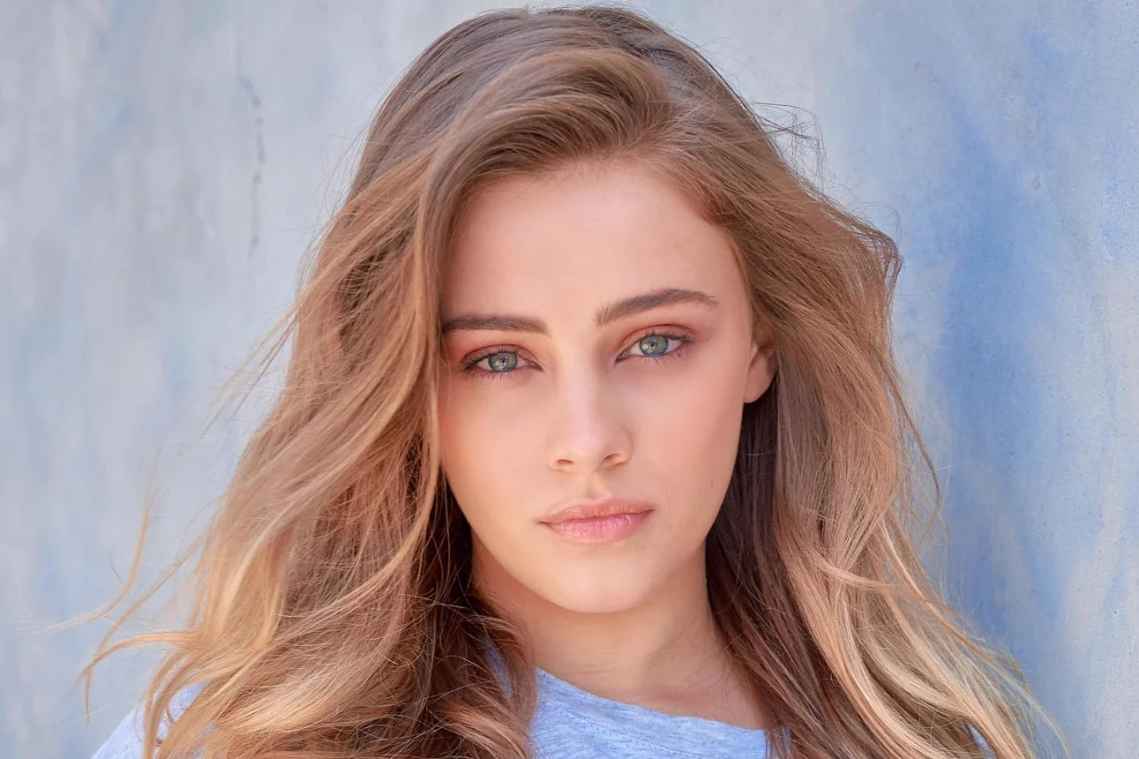 Josephine Langford (Australian Actress) Age, Biography, Boyfriend, Marriage, Husband, Family, Children, Career, Early Life, Education, Net Worth, Life Stories & More