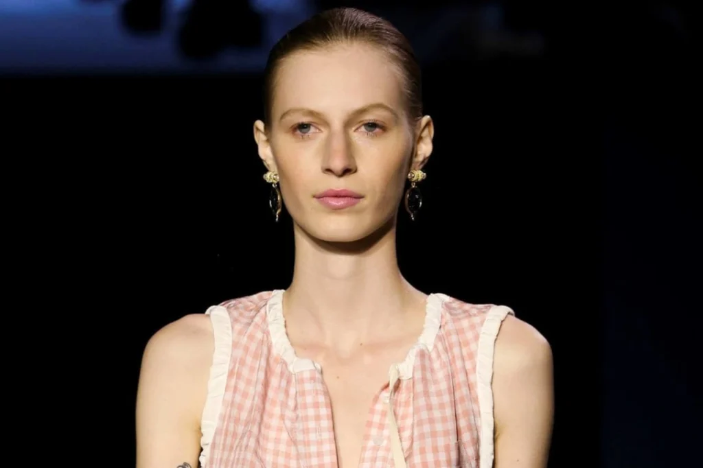 Julia Nobis Biography