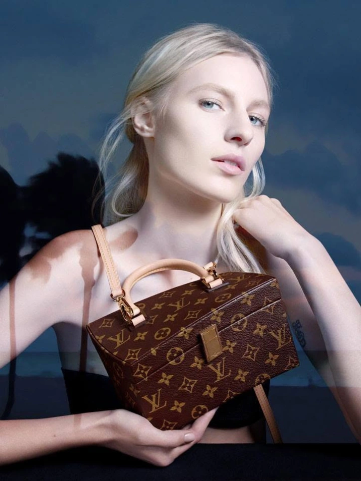 Julia Nobis Facebook