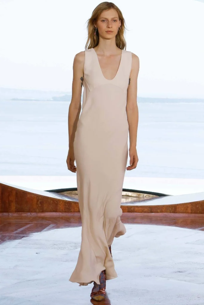 Julia Nobis Height