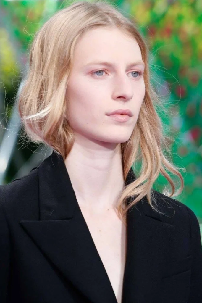 Julia Nobis Model