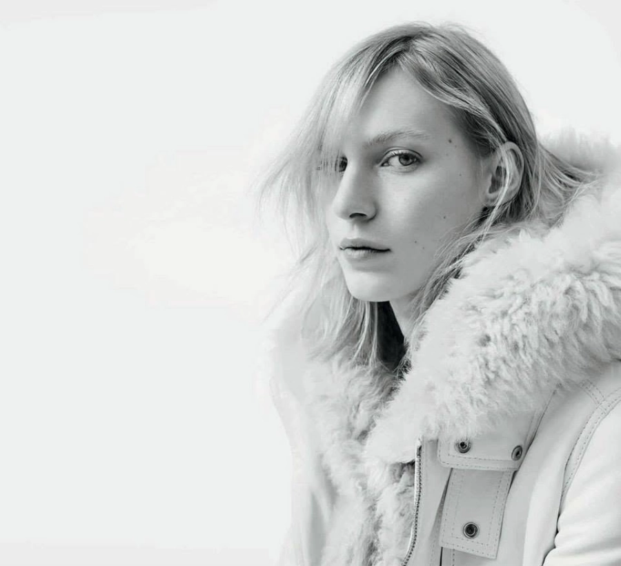 Julia Nobis Net worth