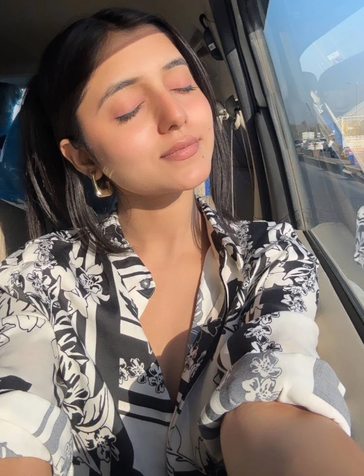 Khushi Mali Hot and Beautiful Looks