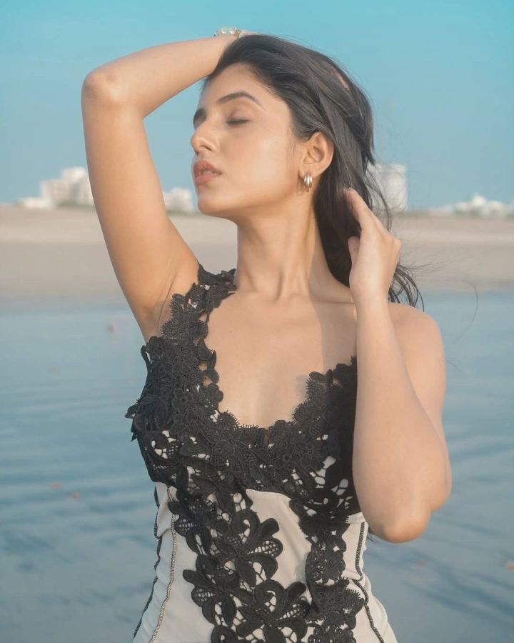 Khushi Mali Hottest and Cutest Cleavage