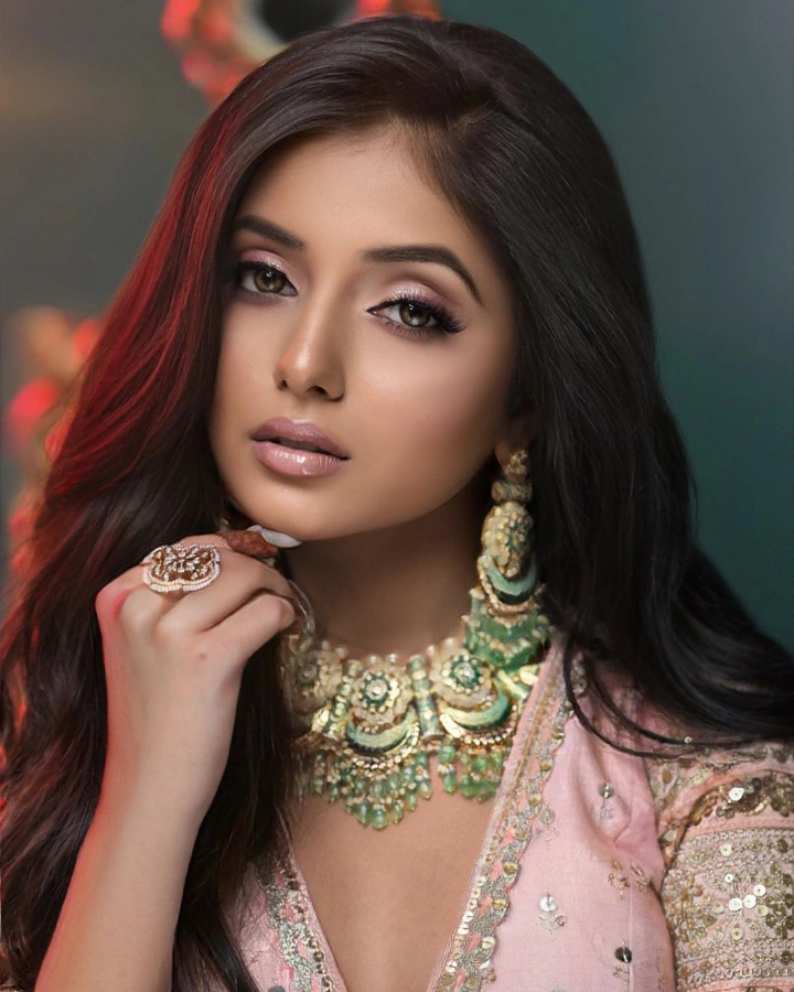 Khushi Mali Looking Stunningly Gorgeous
