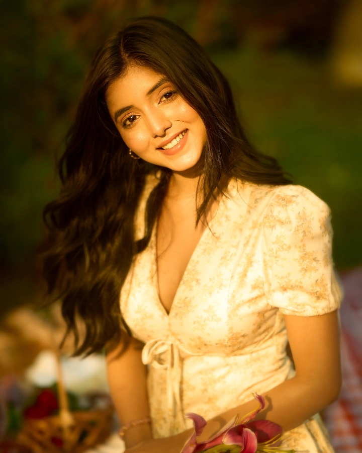 Khushi Mali Sun Kissed Image