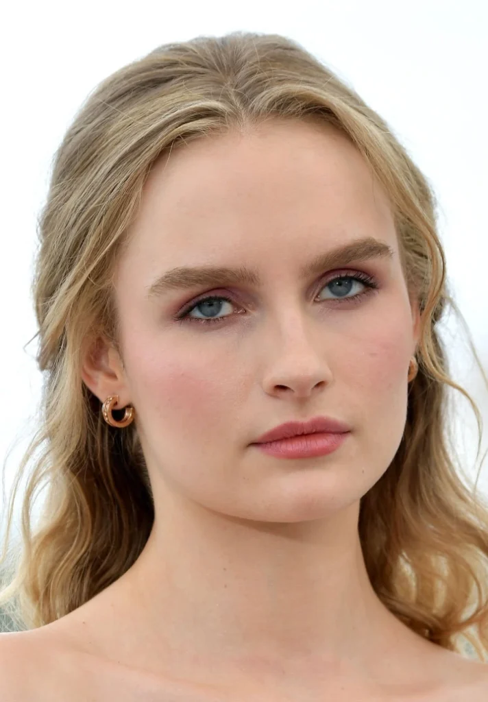 Olivia DeJonge Biography