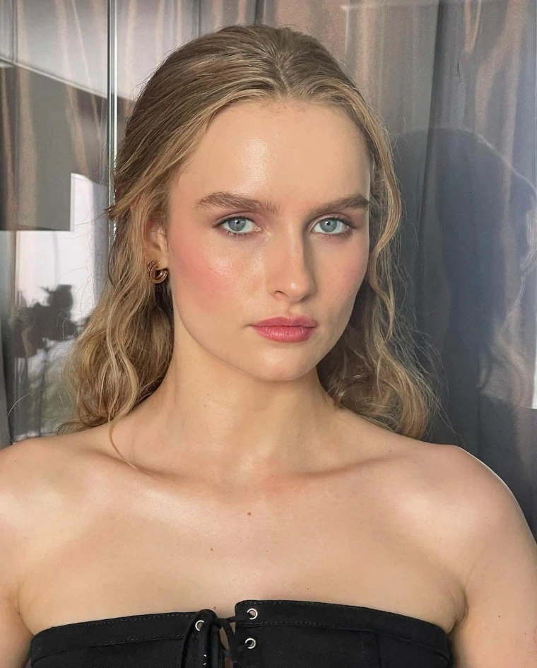 Olivia DeJonge Cute Image