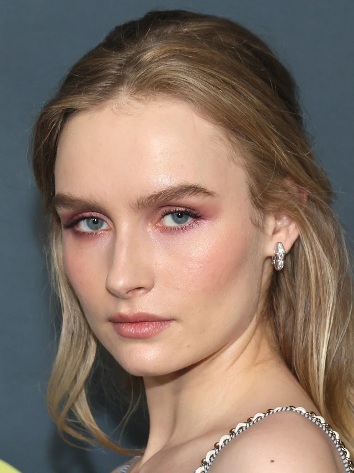 Olivia DeJonge Fabulous Looks