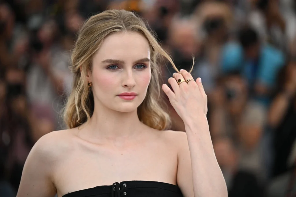 Olivia DeJonge Facebook