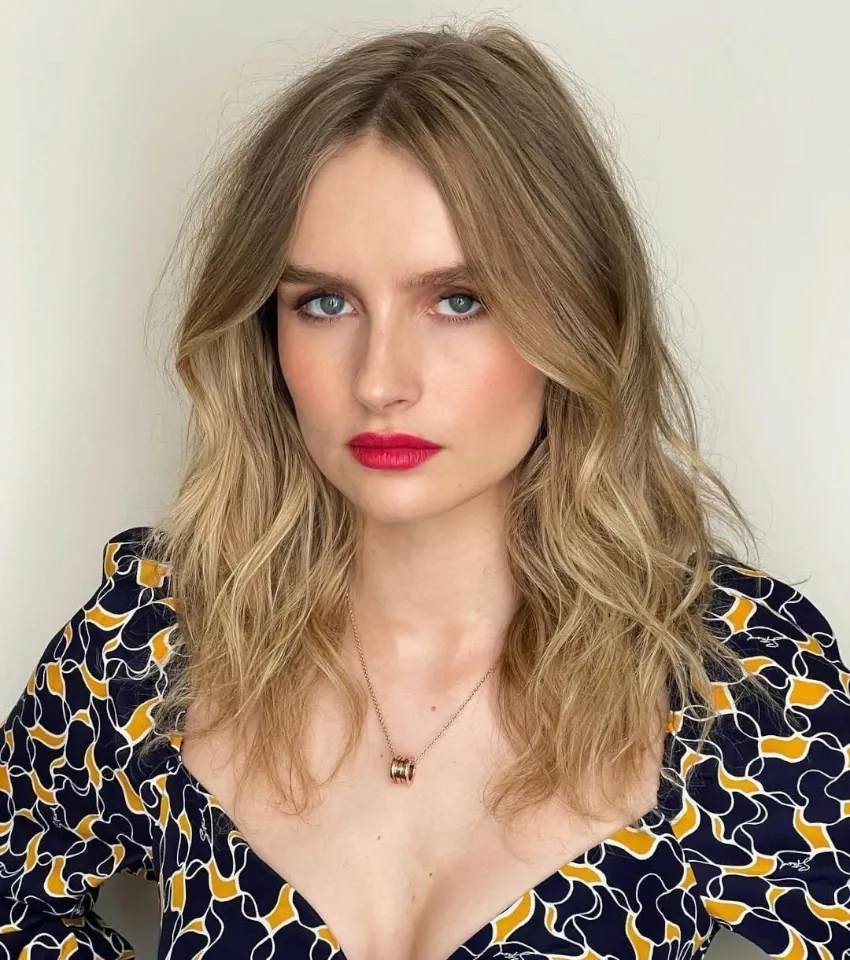 Olivia DeJonge Hot