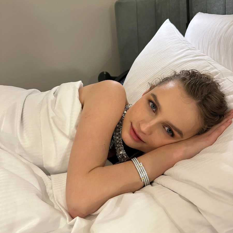 Olivia DeJonge Marriage