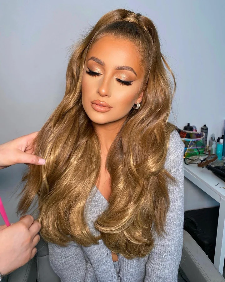 Georgia Steel Doing Make-up