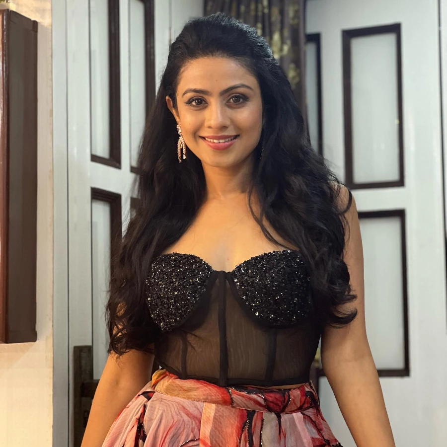 Manasi Parekh Cute Pose for Image
