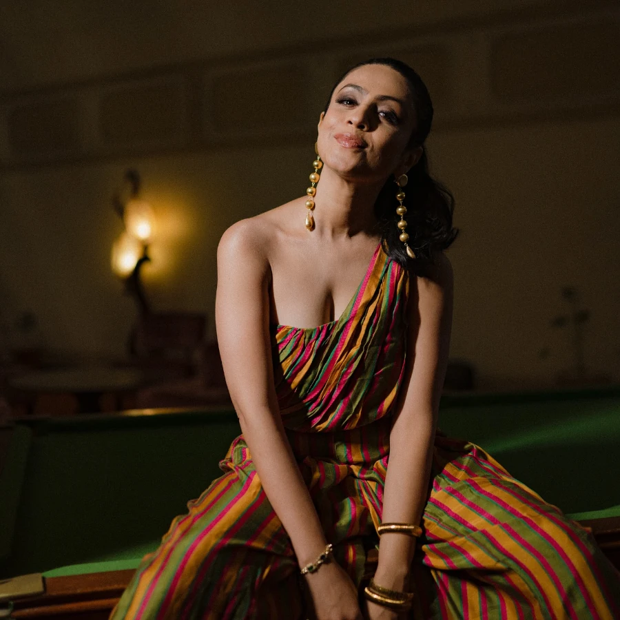 Manasi Parekh Deepest Cleavage Shown Ever