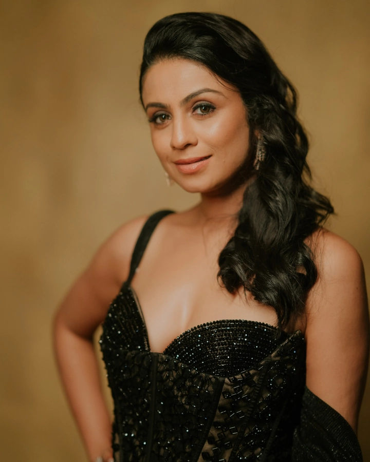 Manasi Parekh Gorgeous Cleavage
