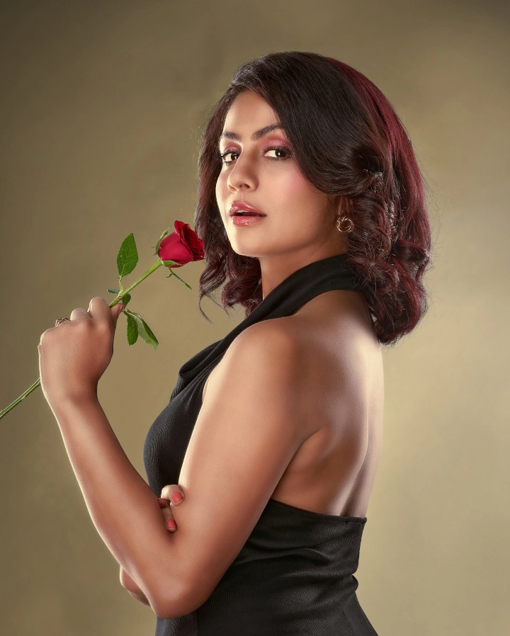 Manasi Parekh Hot Back