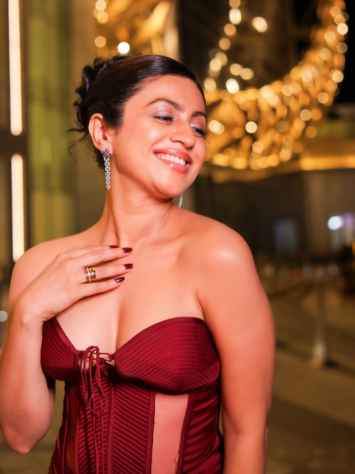 Manasi Parekh Hot Body