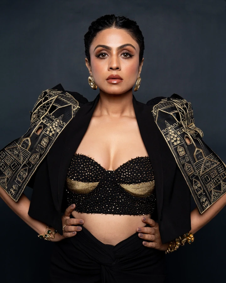 Manasi Parekh Hottest Cleavage Ever