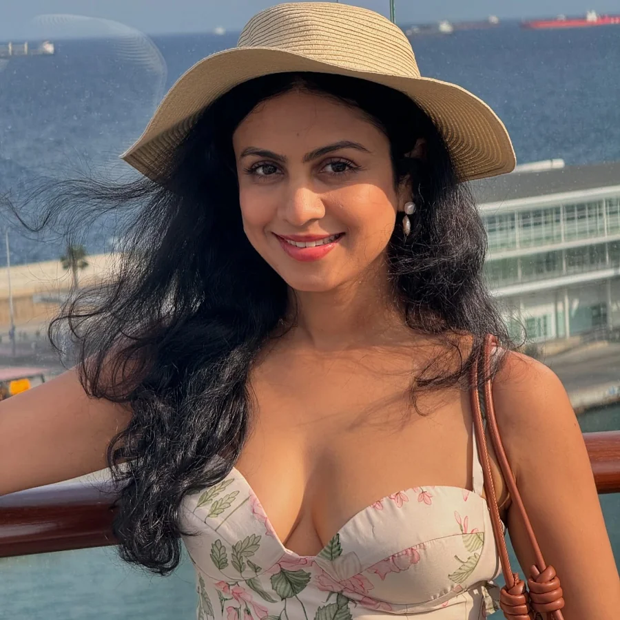 Manasi Parekh Hottest Cleavage Shown Ever