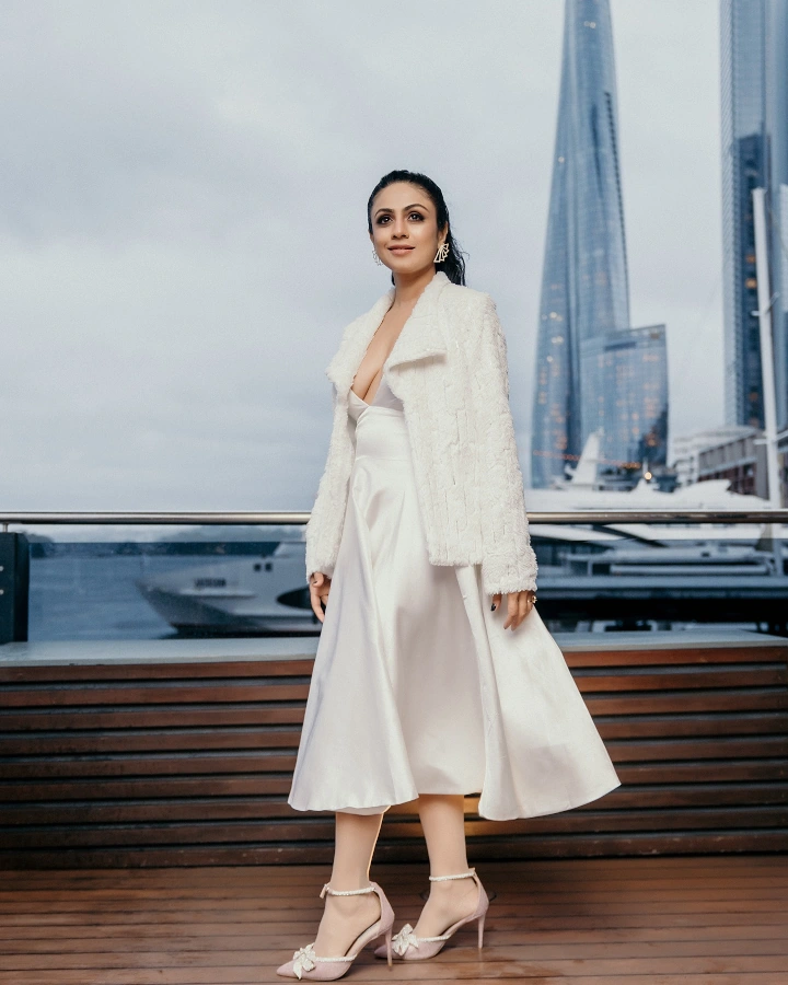 Manasi Parekh Hottest Cutest and Deepest Cleavage Shown Ever