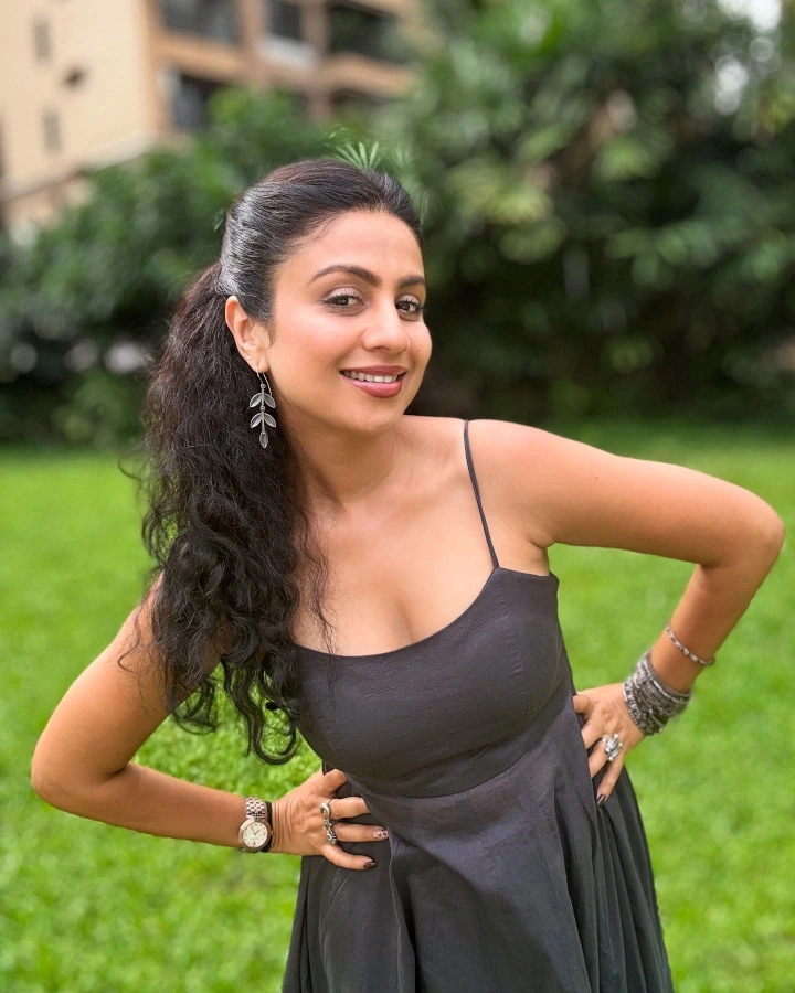 Manasi Parekh Hottest Smile Ever