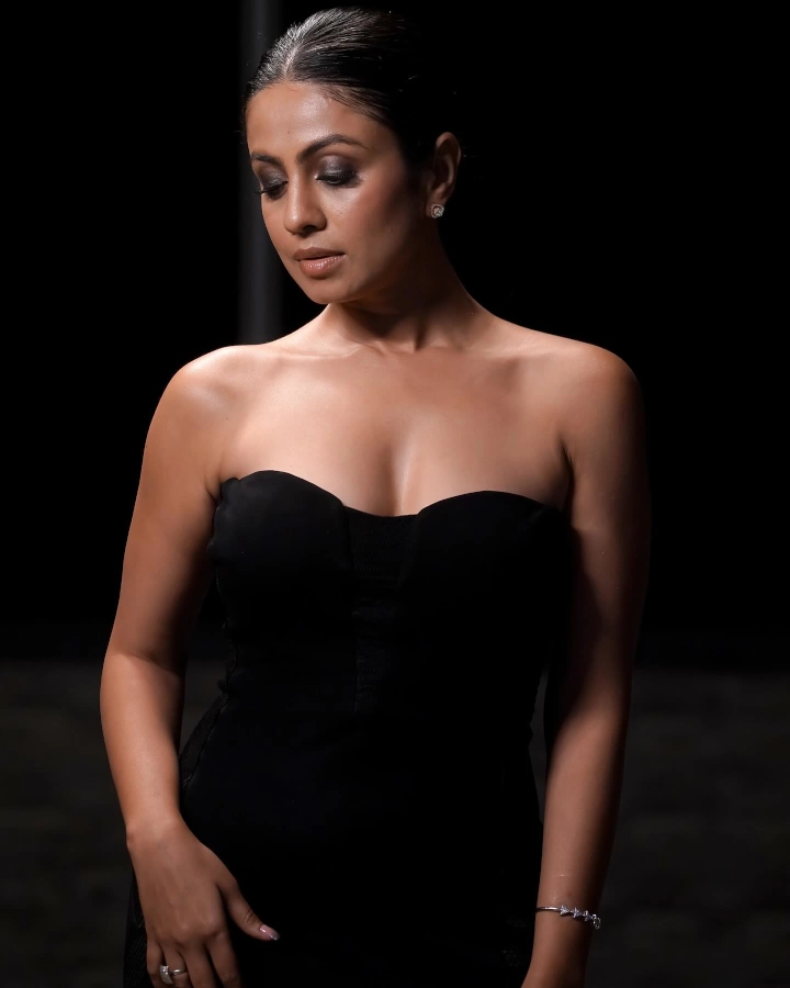Manasi Parekh Hottest and Cutest Cleavage