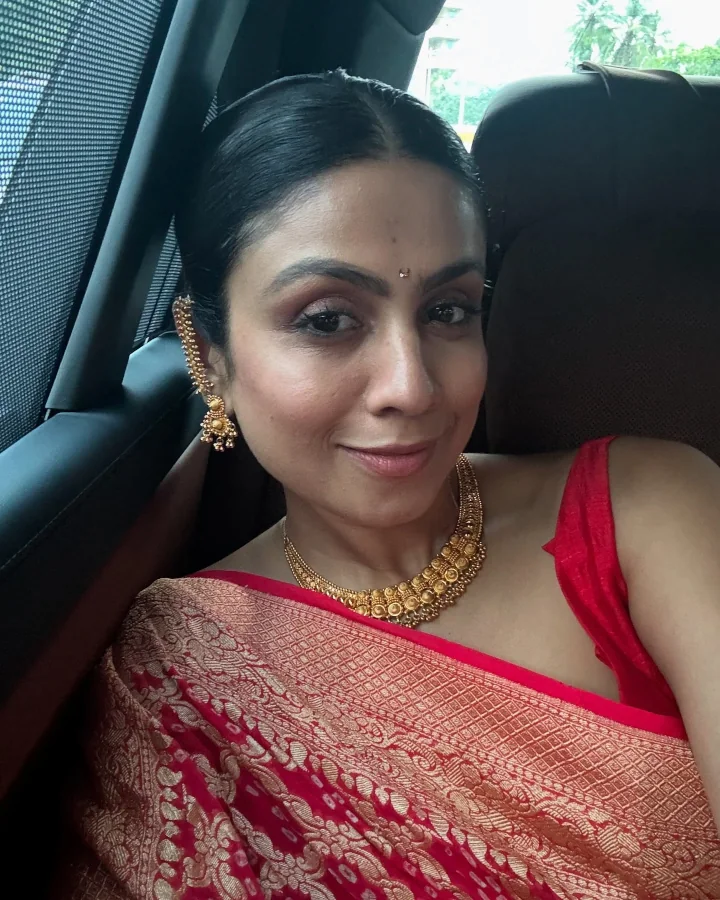 Manasi Parekh Travelling in a Car