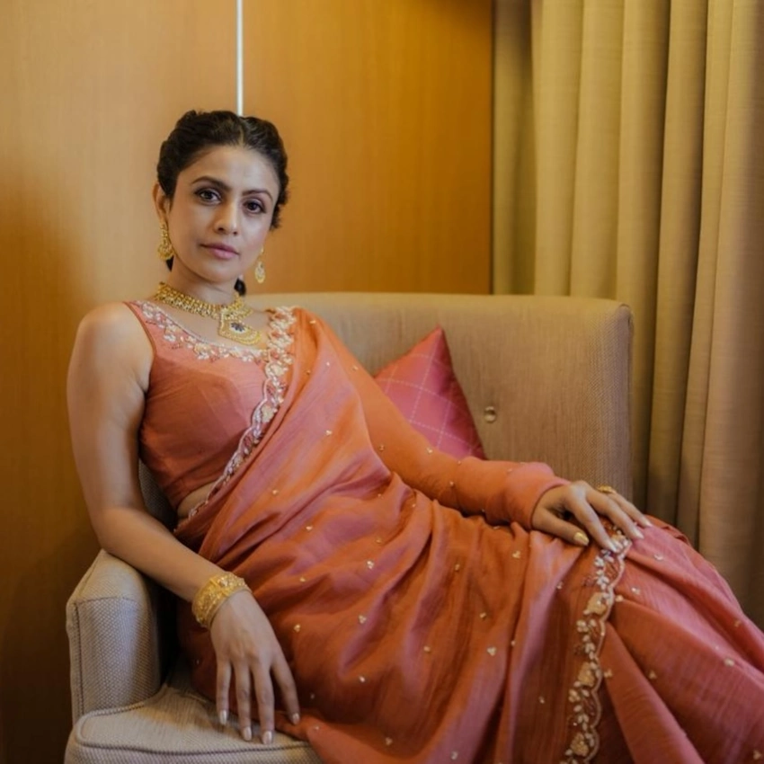 Manasi Parekh in an Extremely Lovely Gujarati Look