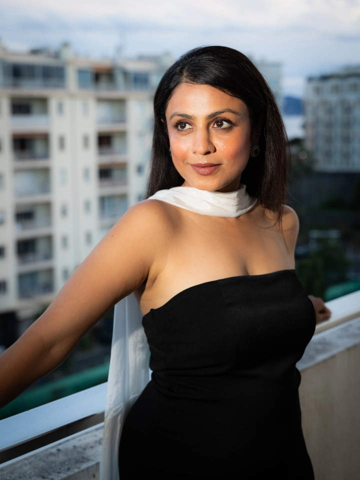 Manasi Parekh low-cut Garment