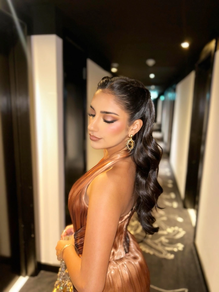 Shakira Khan Hot Face