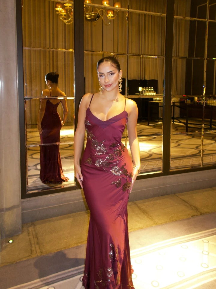 Shakira Khan Hottest and Cutest Cleavage